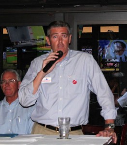 Jason addresses the SRO Crowd at Duffys 08